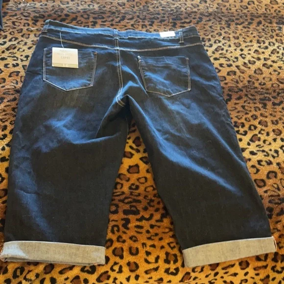 Blue Jean capris - Picture 5 of 8